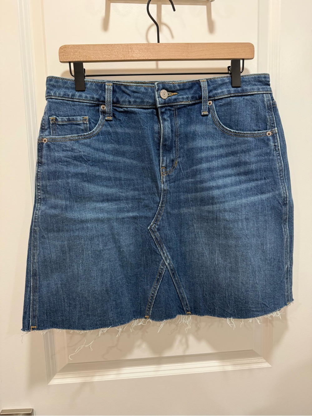 Old Navy Blue Denim Mini Skirt with Frayed Hem Size 8 Classic Casual Americana